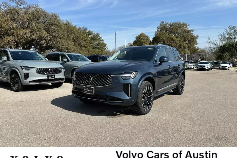 2025 Volvo XC90 Plus T8 photo 1