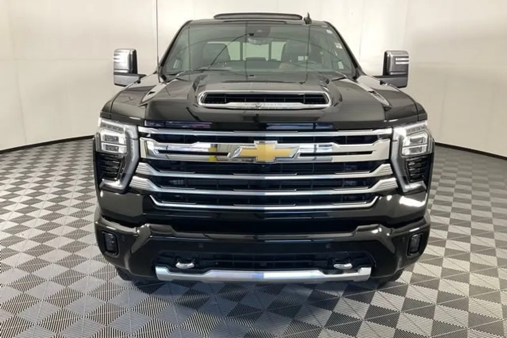 2024 Chevrolet Silverado 3500HD High Country photo 1