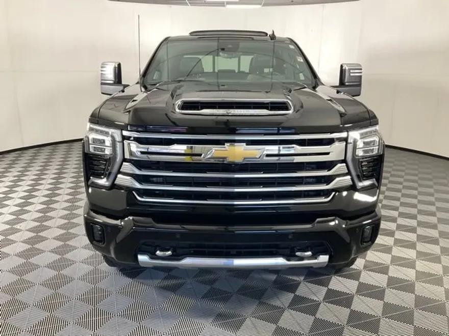 2024 Chevrolet Silverado 3500HD High Country photo 1