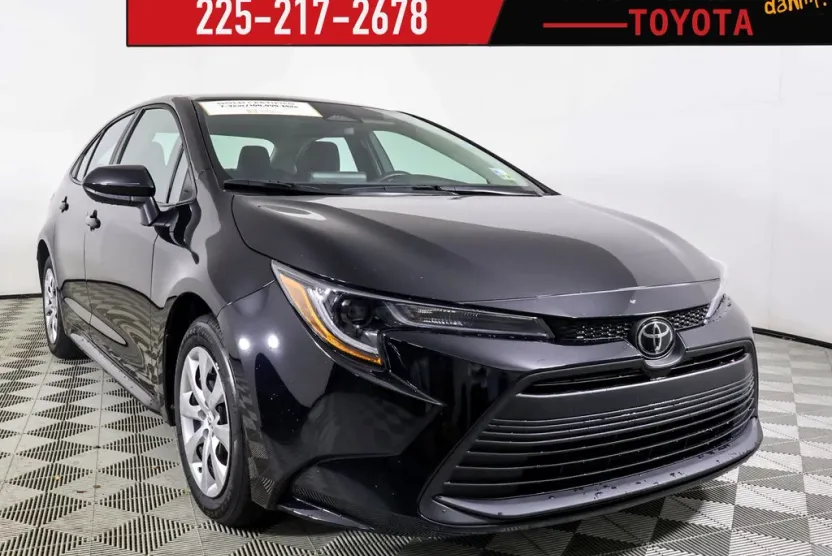2024 Toyota Corolla LE photo 1