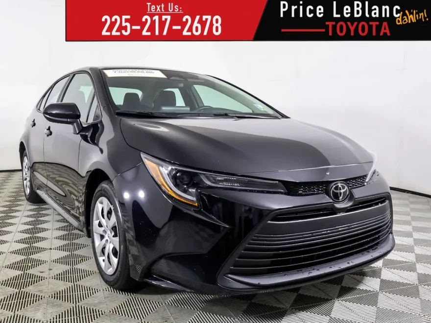 2024 Toyota Corolla LE photo 1