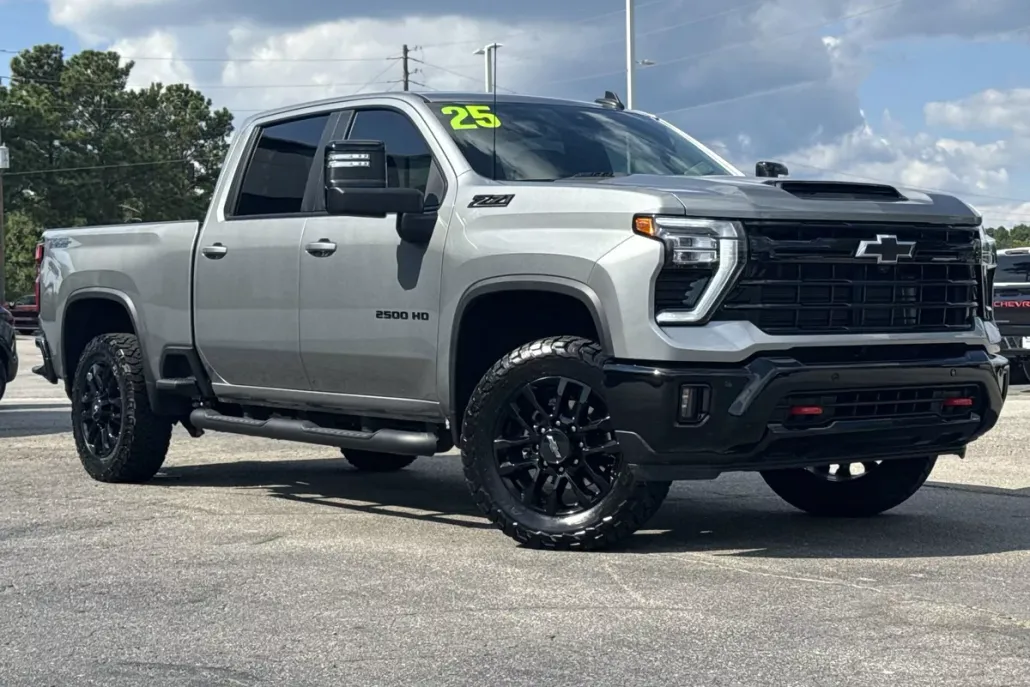 2025 Chevrolet Silverado 2500HD LT photo 1