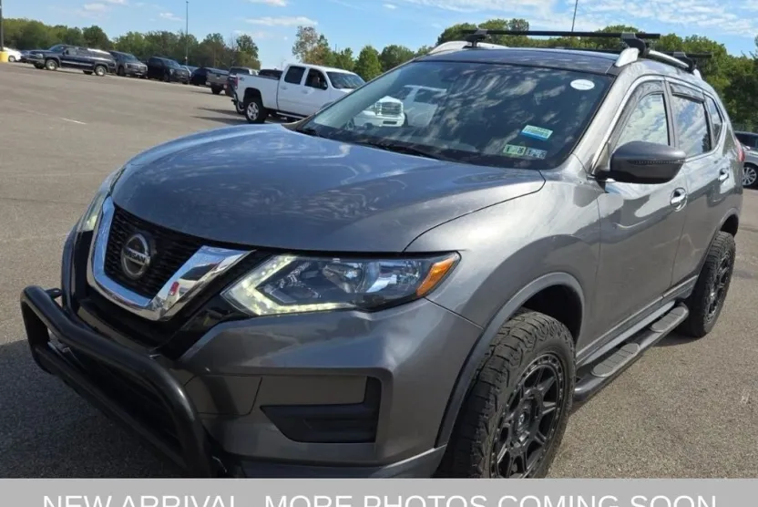 2019 Nissan Rogue SV photo 1