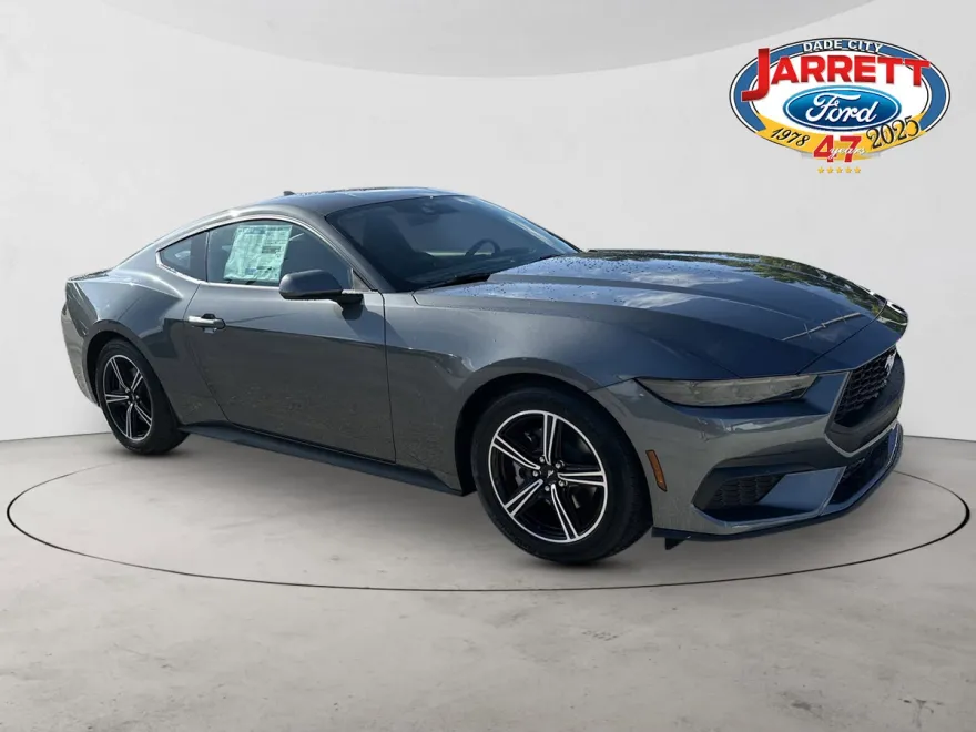 2025 Ford Mustang EcoBoost photo 1