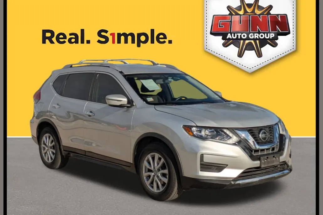 2018 Nissan Rogue SV photo 1
