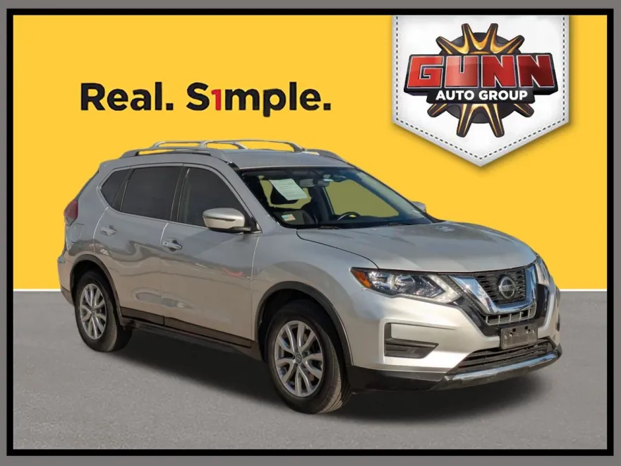 2018 Nissan Rogue SV photo 1