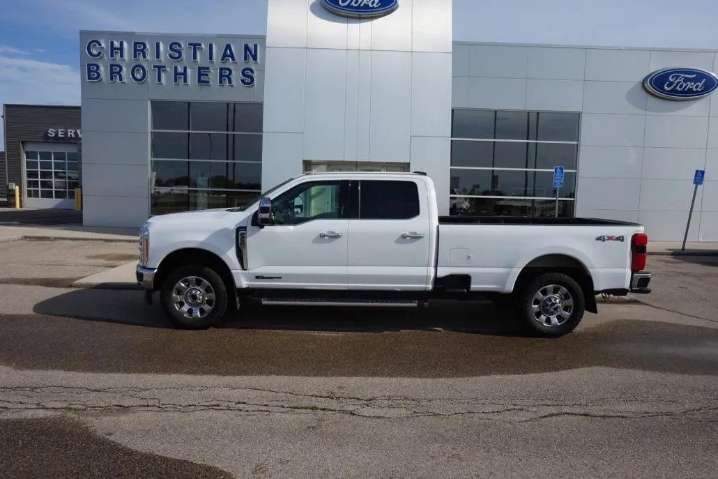 2023 Ford F-350 Lariat photo 1