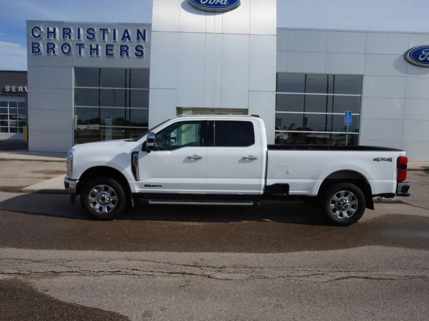 2023 Ford F-350 Lariat photo 1
