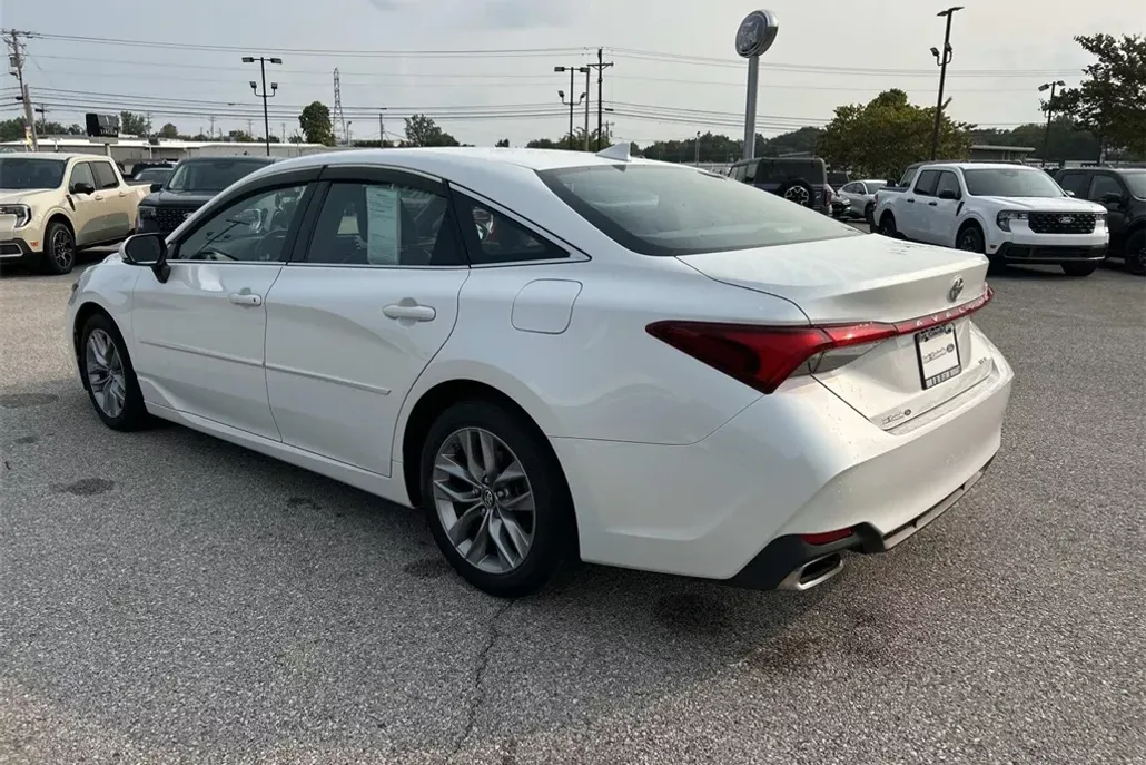 2019 Toyota Avalon XLE photo 1