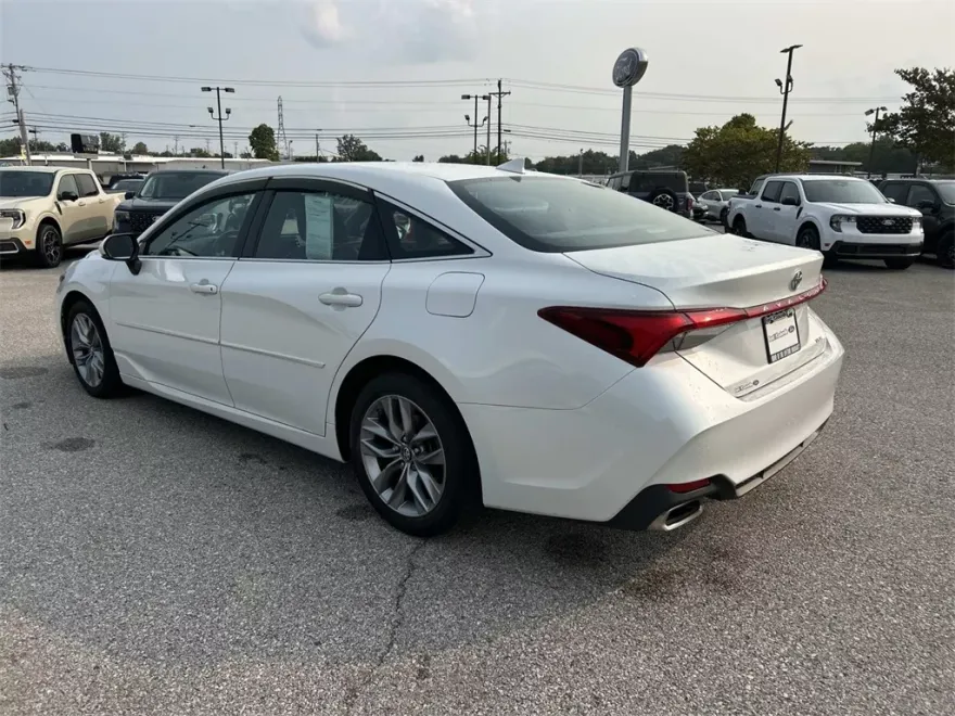 2019 Toyota Avalon XLE photo 1