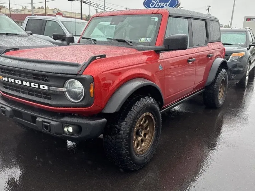 2023 Ford Bronco Black Diamond photo 1