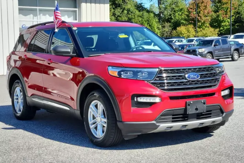 2022 Ford Explorer XLT photo 1