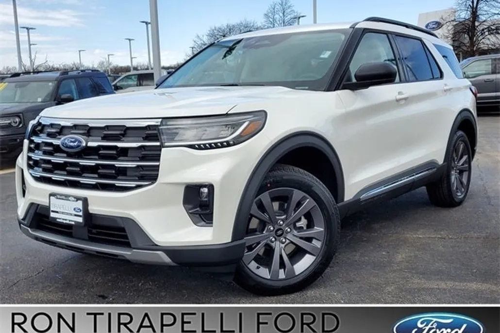 2025 Ford Explorer photo 1