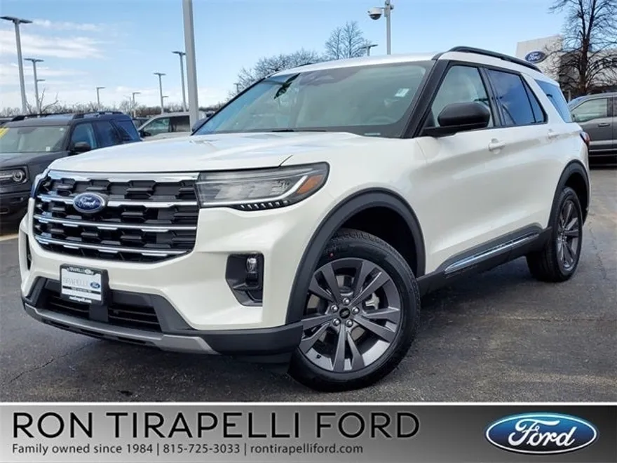 2025 Ford Explorer photo 1