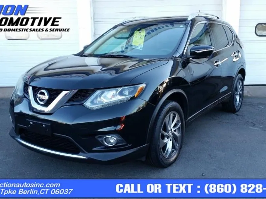 2015 Nissan Rogue SV photo 1