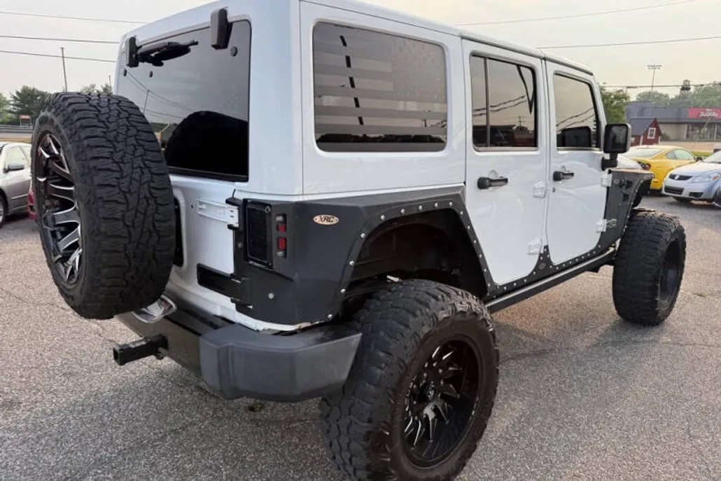 2014 Jeep Wrangler Unlimited Sahara photo 1