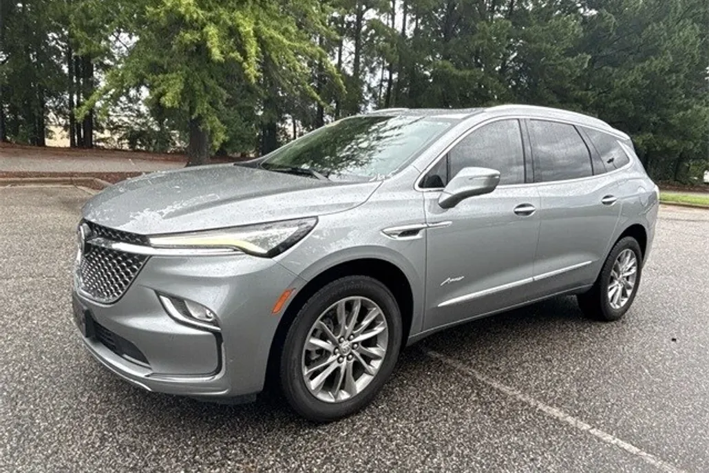 2023 Buick Enclave Avenir photo 1