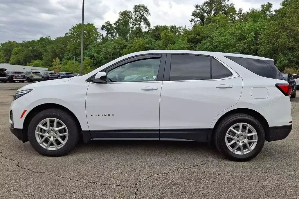 2022 Chevrolet Equinox LT photo 1