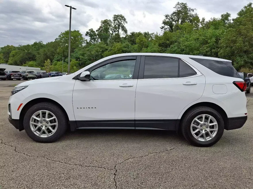 2022 Chevrolet Equinox LT photo 1