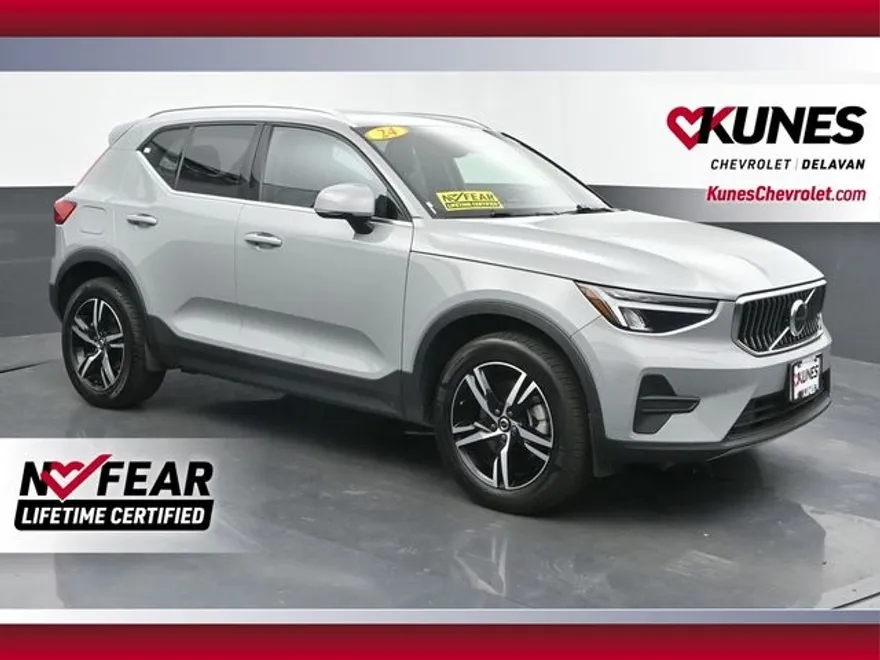 2024 Volvo XC40 Core photo 1