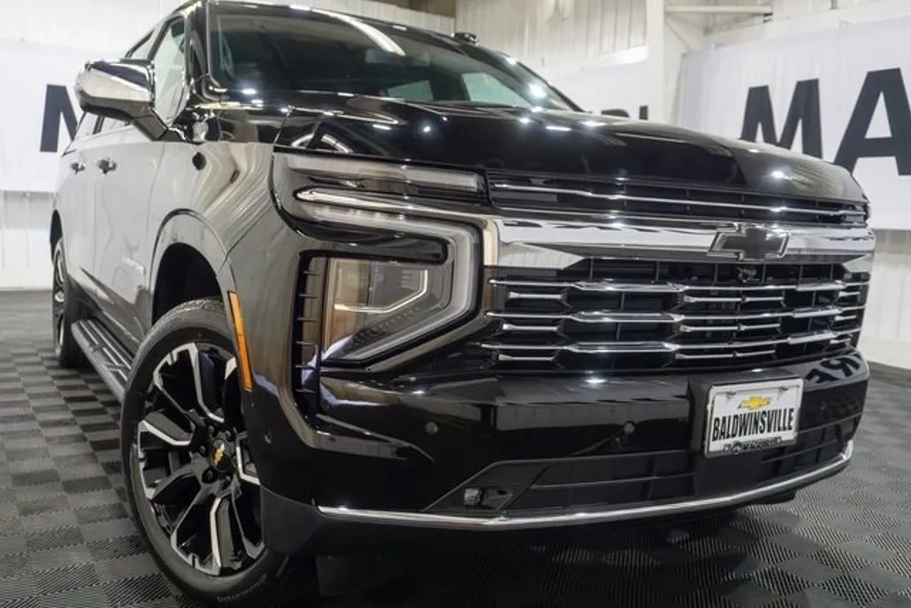 2025 Chevrolet Suburban Premier photo 1