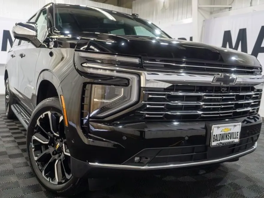 2025 Chevrolet Suburban Premier photo 1