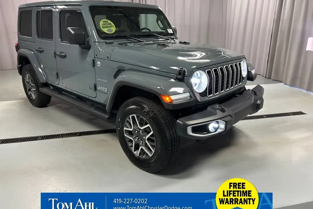 2024 Jeep Wrangler Sahara photo 1