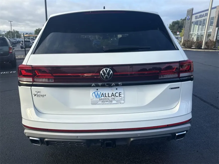 2025 Volkswagen Atlas SE Technology Peak Edition photo 1