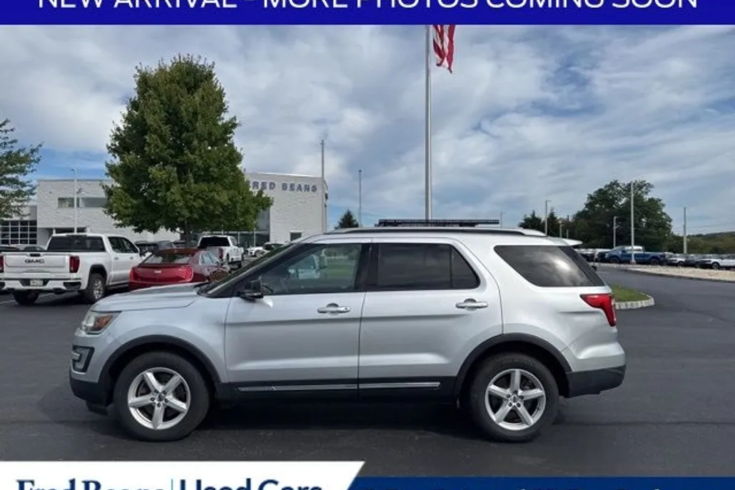 2016 Ford Explorer XLT photo 1