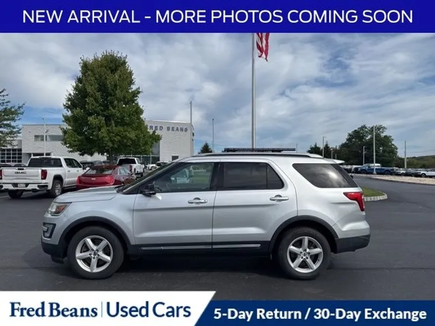 2016 Ford Explorer XLT photo 1