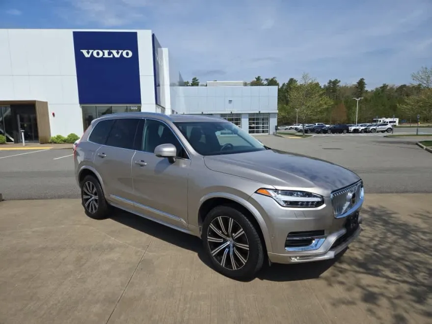 2023 Volvo XC90 AWD Plus photo 2