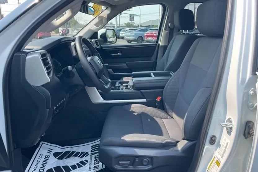 2023 Toyota Tundra SR5 TRD photo 1