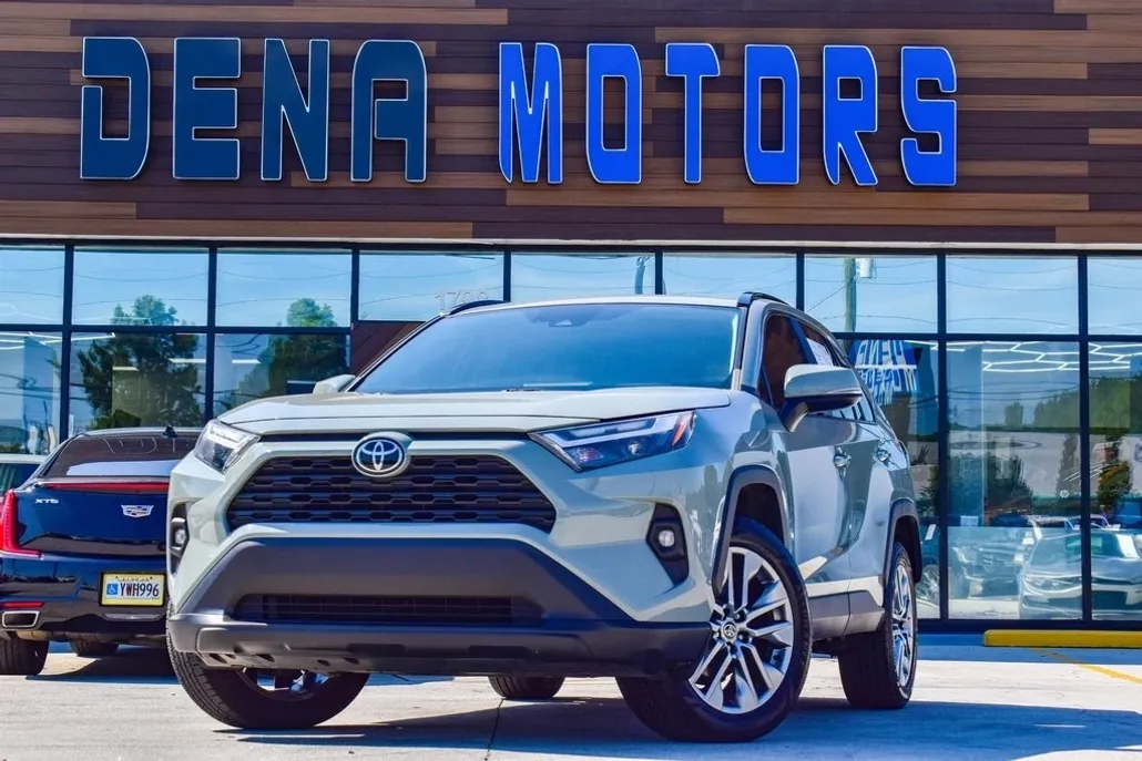 2022 Toyota RAV4 XLE Premium photo 1