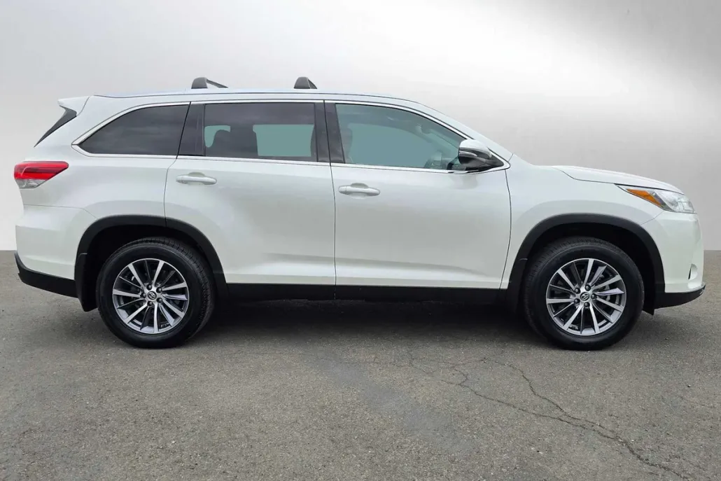 2019 Toyota Highlander XLE photo 1