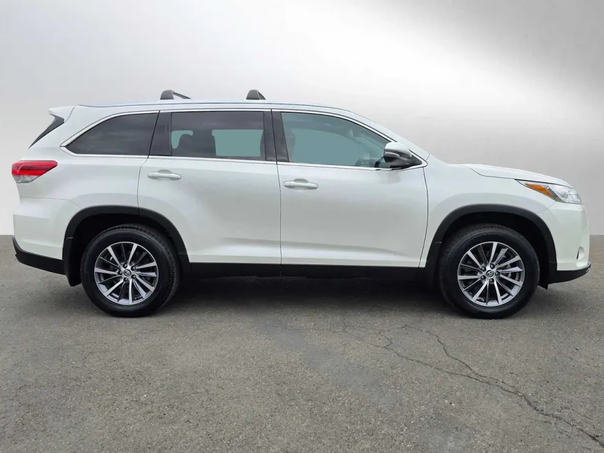2019 Toyota Highlander XLE photo 1