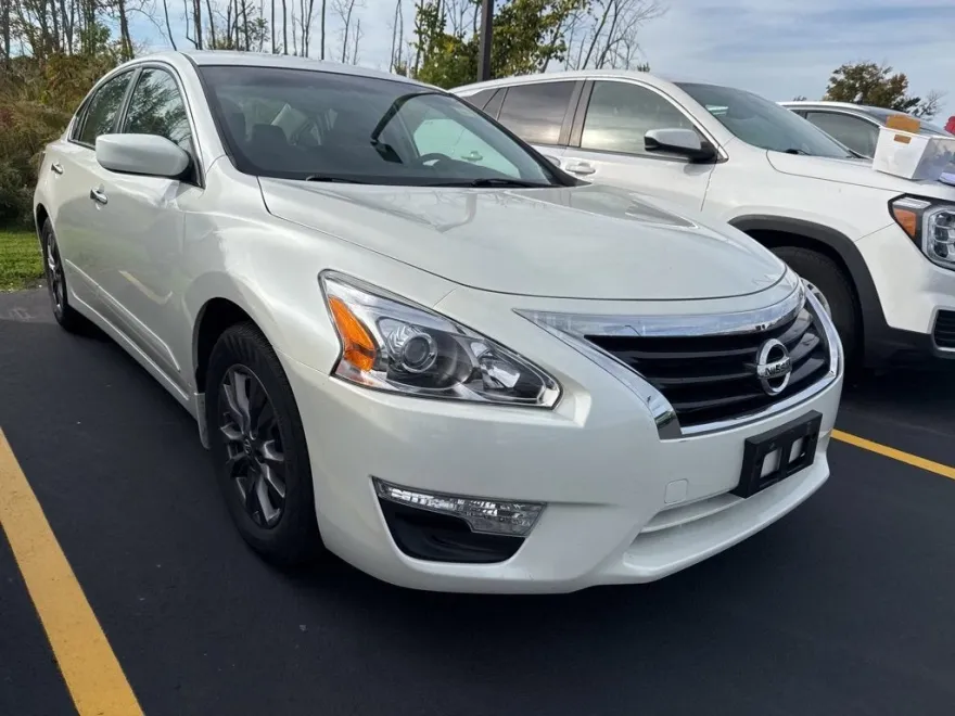 2015 Nissan Altima 2.5 S photo 1