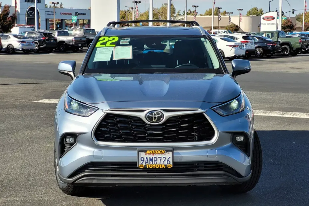 2022 Toyota Highlander XLE photo 1