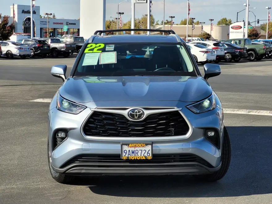 2022 Toyota Highlander XLE photo 1