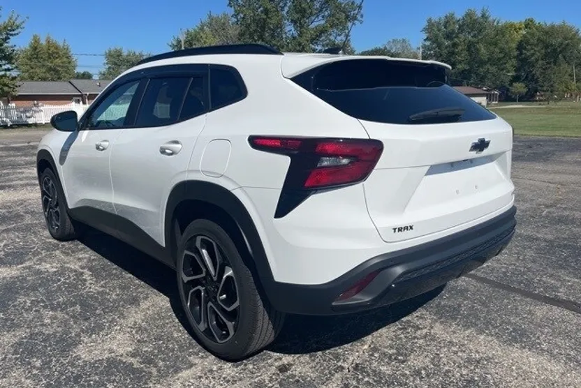2025 Chevrolet Trax photo 1