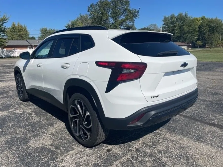 2025 Chevrolet Trax photo 1