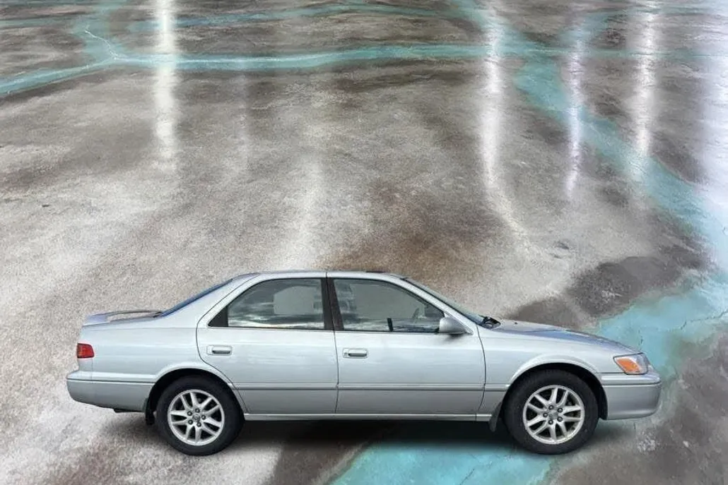 2000 Toyota Camry photo 1