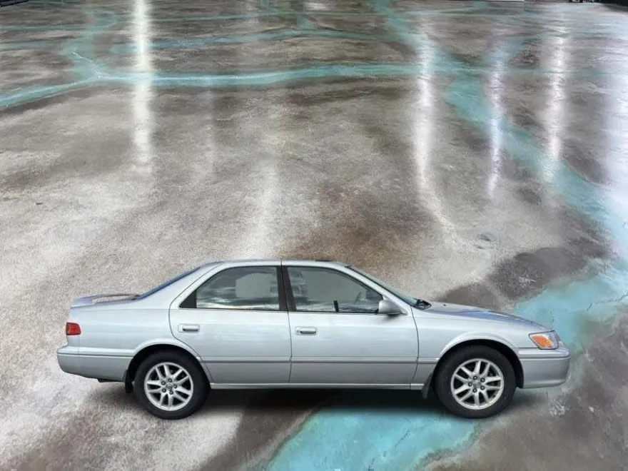 2000 Toyota Camry photo 1