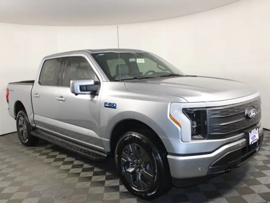 2025 Ford F-150 Lightning Lariat photo 1