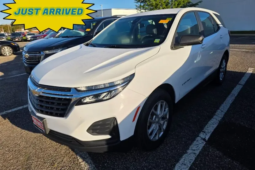 2022 Chevrolet Equinox LS photo 1
