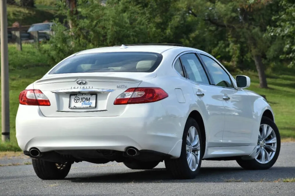 2011 Infiniti M37 X photo 1