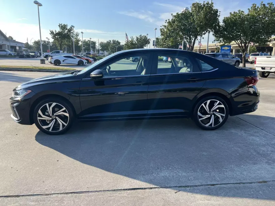 2025 Volkswagen Jetta SEL photo 1