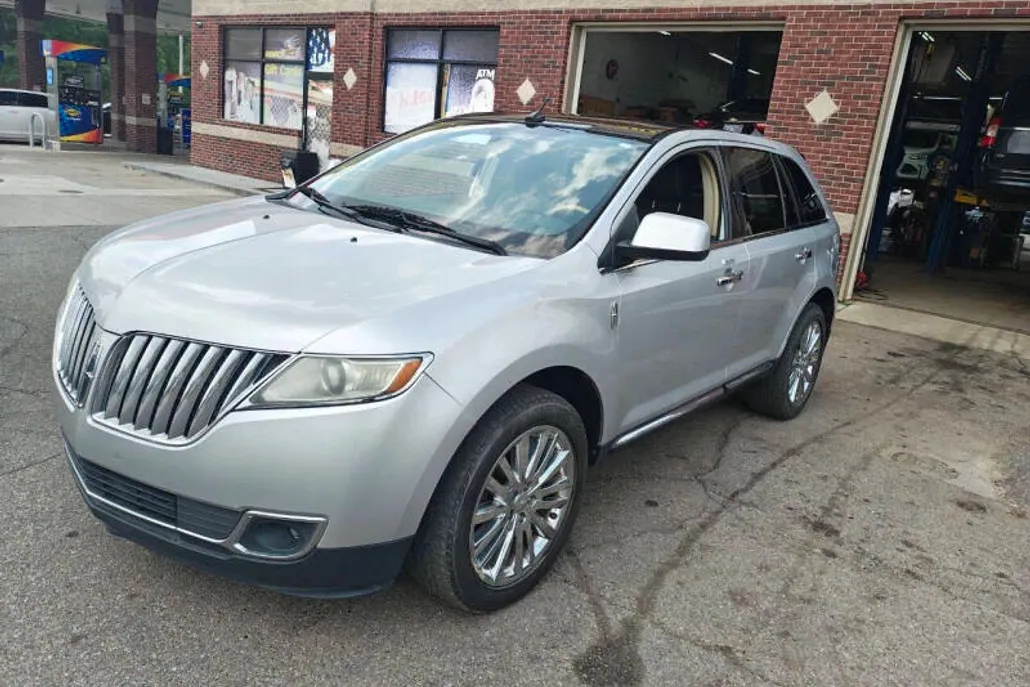 2011 Lincoln MKX photo 1