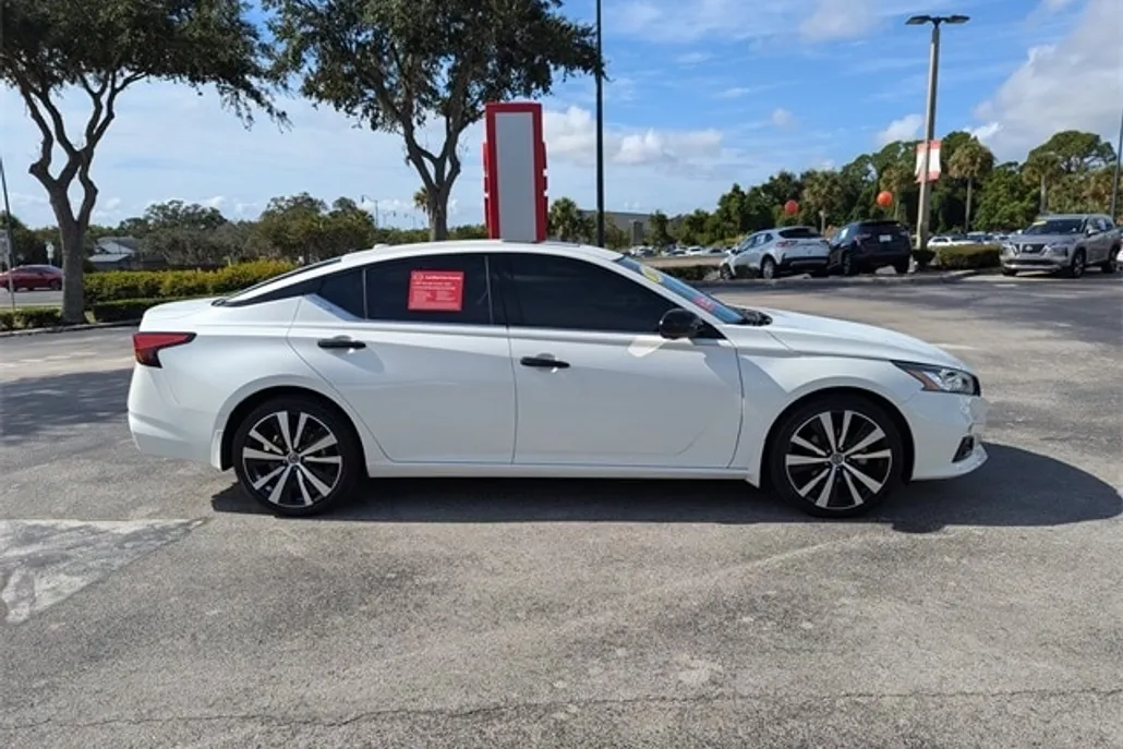 2021 Nissan Altima 2.5 Platinum photo 1