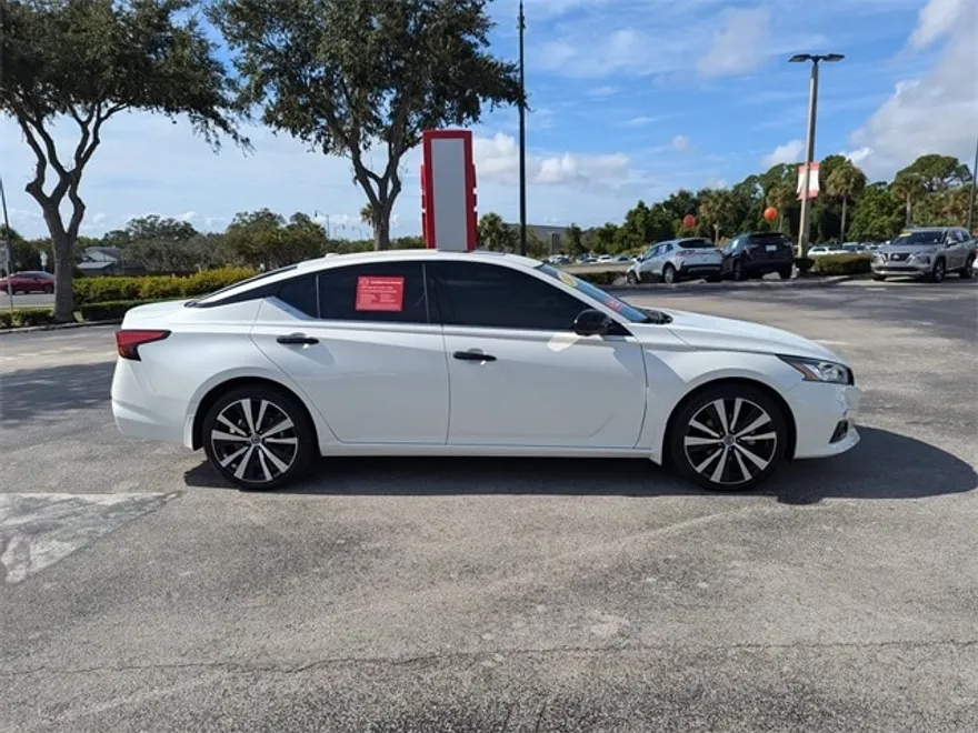 2021 Nissan Altima 2.5 Platinum photo 1