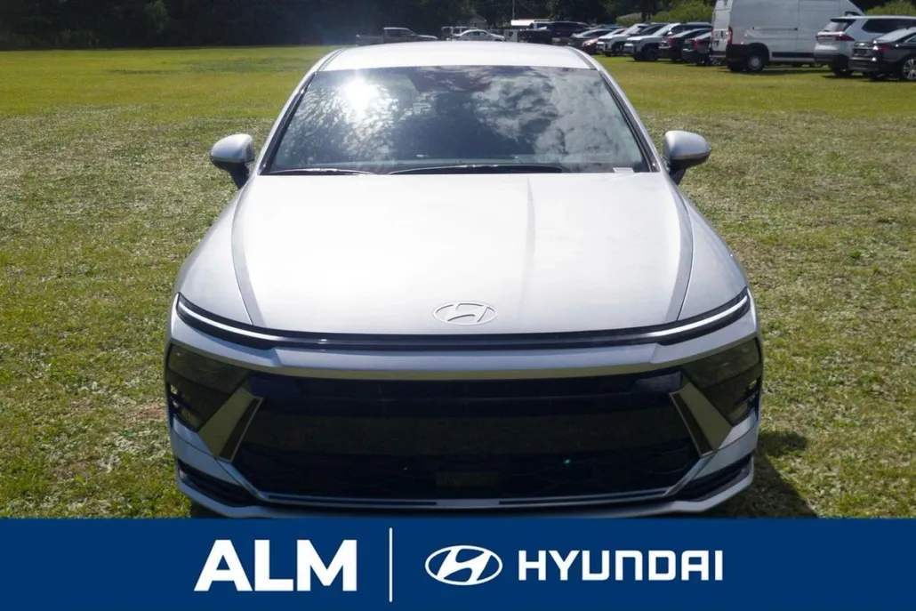 2025 Hyundai Sonata Hybrid SEL photo 1